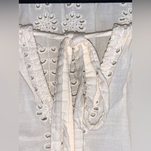 Scarlet Roos: A romantic babydoll-style blouse featuring Broderie Anglais - Picture 4 of 8